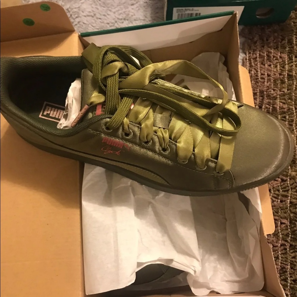 olive green pumas
